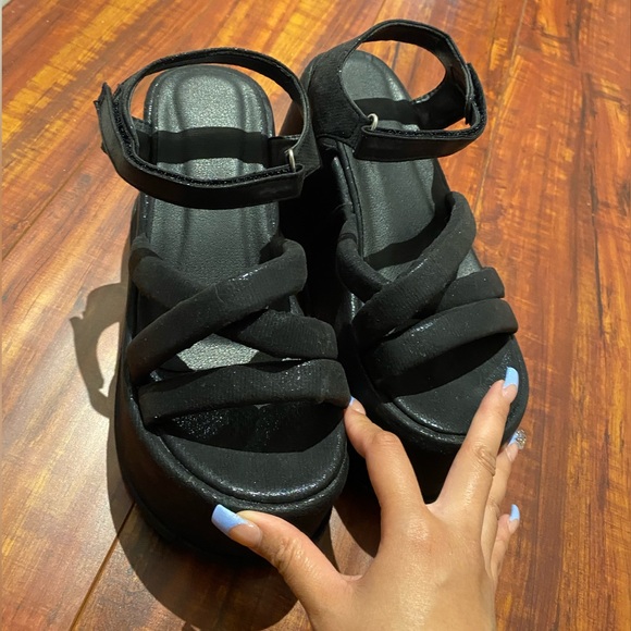 Super cute trending unique platform sandals - Picture 3 of 9